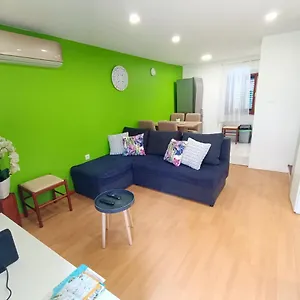 Center Perfect Spot Split